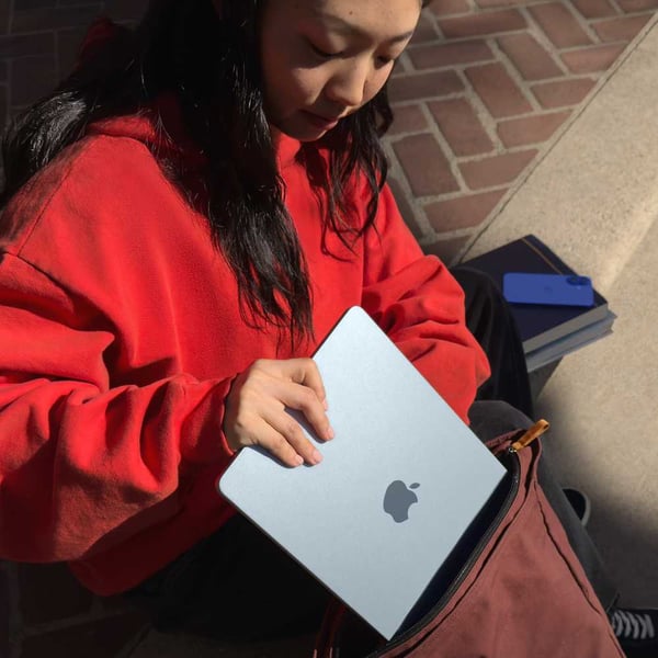 Apple MacBook Air M4 13-inch (2025) – 10-core CPU / 16GB RAM / 256GB SSD / 8-core GPU / macOS Sequoia / English Keyboard / Midnight / Middle East Version